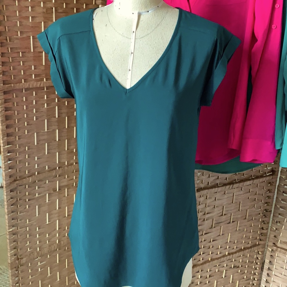 Express capped sleeve V-neck blouse
